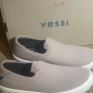 New Vessi Women's Boardwalk Slip On Waterproof Marsh Brown Sz 8